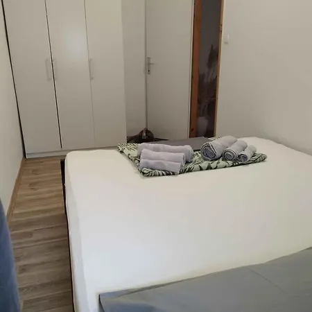 Apartment In 50835